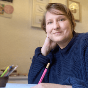 Foto Alix zeichnend im Studio